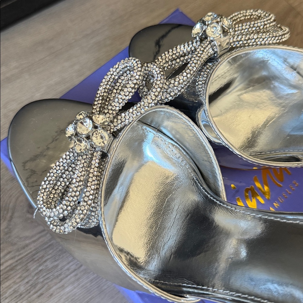 NWT Liliana Los Angeles: Zaha-4 in Silver - Picture 10 of 10